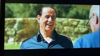LORO - Silvio Berlusconi distrugge Santino
