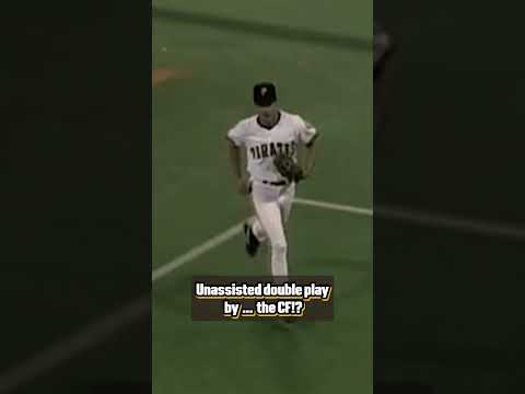 A very rare outfielder unassisted DP by Andy Van Slyke in 1992! #shorts #mlb