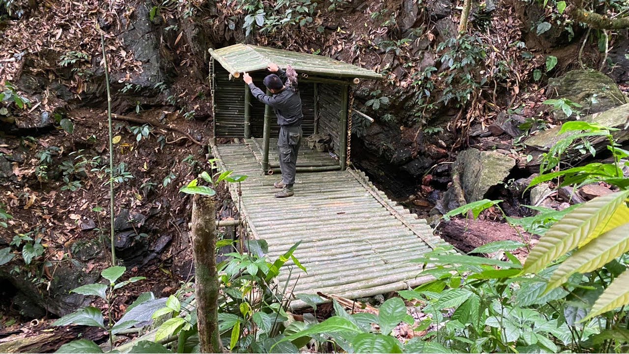 Solo Bushcraft: 7 days build a bamboo house. Survive in the jungle with ...