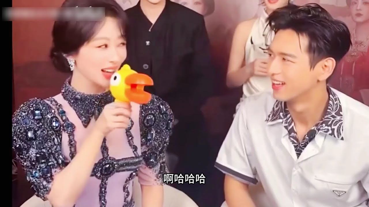 难怪他们合体收视率就暴涨！#杨紫 #李现 相识十四年默契满分 现哥看紫妹的眼神除了爱还是爱啊 #锦绣芳华