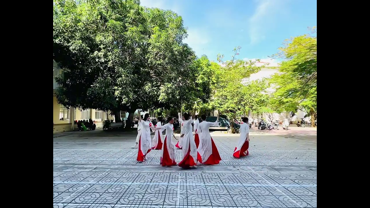 Kiếp sau vẫn là người Việt Nam - Múa 