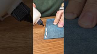 Gluing a handmade leather wallet using a needle tip glue bottle #leathercraft