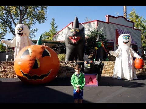 Fright Fest has begun at Six Flags St. Louis - YouTube