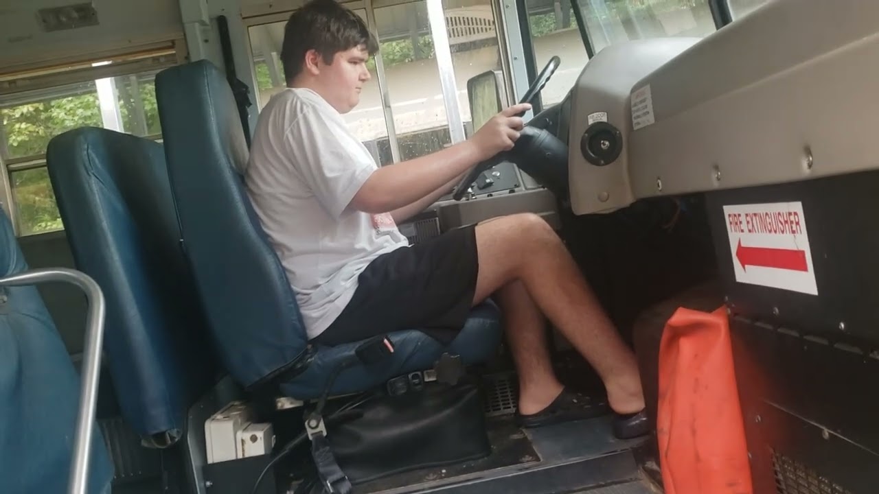 Me revving up bus 223 (Retired) - 2003 IC CE (not the best video, sorry)