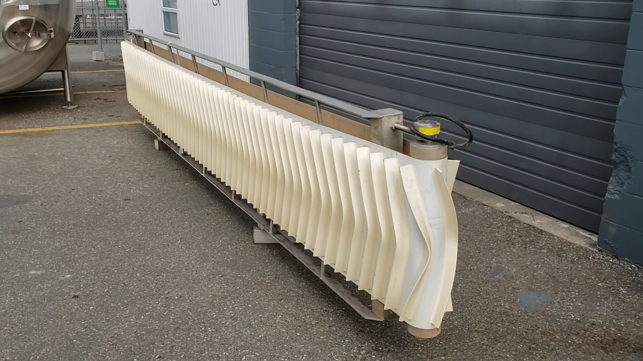 2256 Interroll 18' Conveyor with Curved Cleats