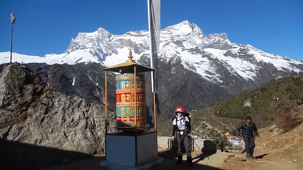 prying wheel, mani, way to Everest trek on the way