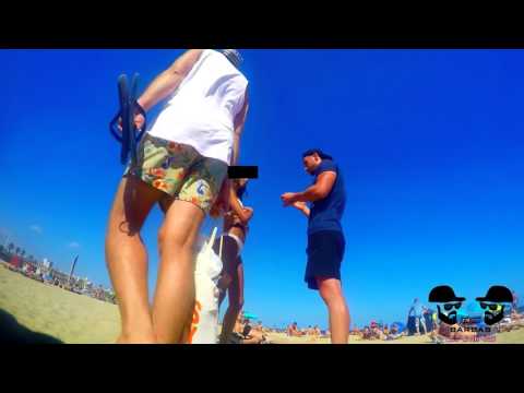 BESOS FACILES 💕 KISSING PRANK   Besando a chicas sexys en la playa de Barcelona