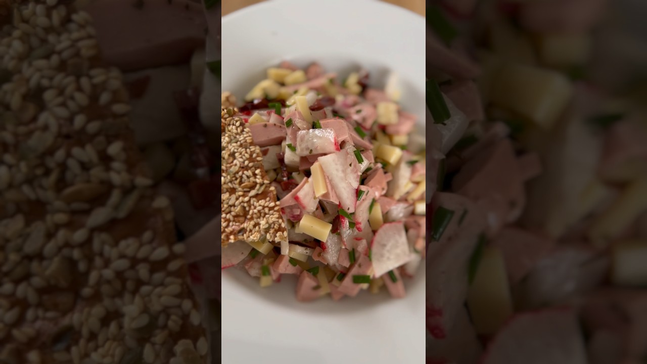 Wurstsalat Spezial - mit Rettich und Oliven - deftig &amp; würzig - #keto # ...