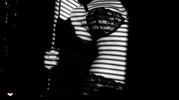 Желіде әйелді ебалайтын адамдардың үлкен тобын қараңыз.