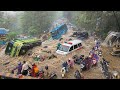 KONDISI SEMAKIN MEMBURUK !!! Jalan Sitinjau Lauik Lumpuh Total, Mobil Ambulance Bawa Pasien Terjebak