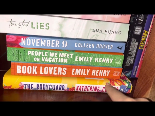 ASMR Bookshelf Tour📚 ~tapping,scratching~