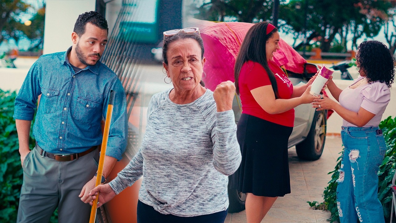 Mujer Chismosa se Enfrenta al Susto de su Vida pues se Encontro con lo que no esperaba.