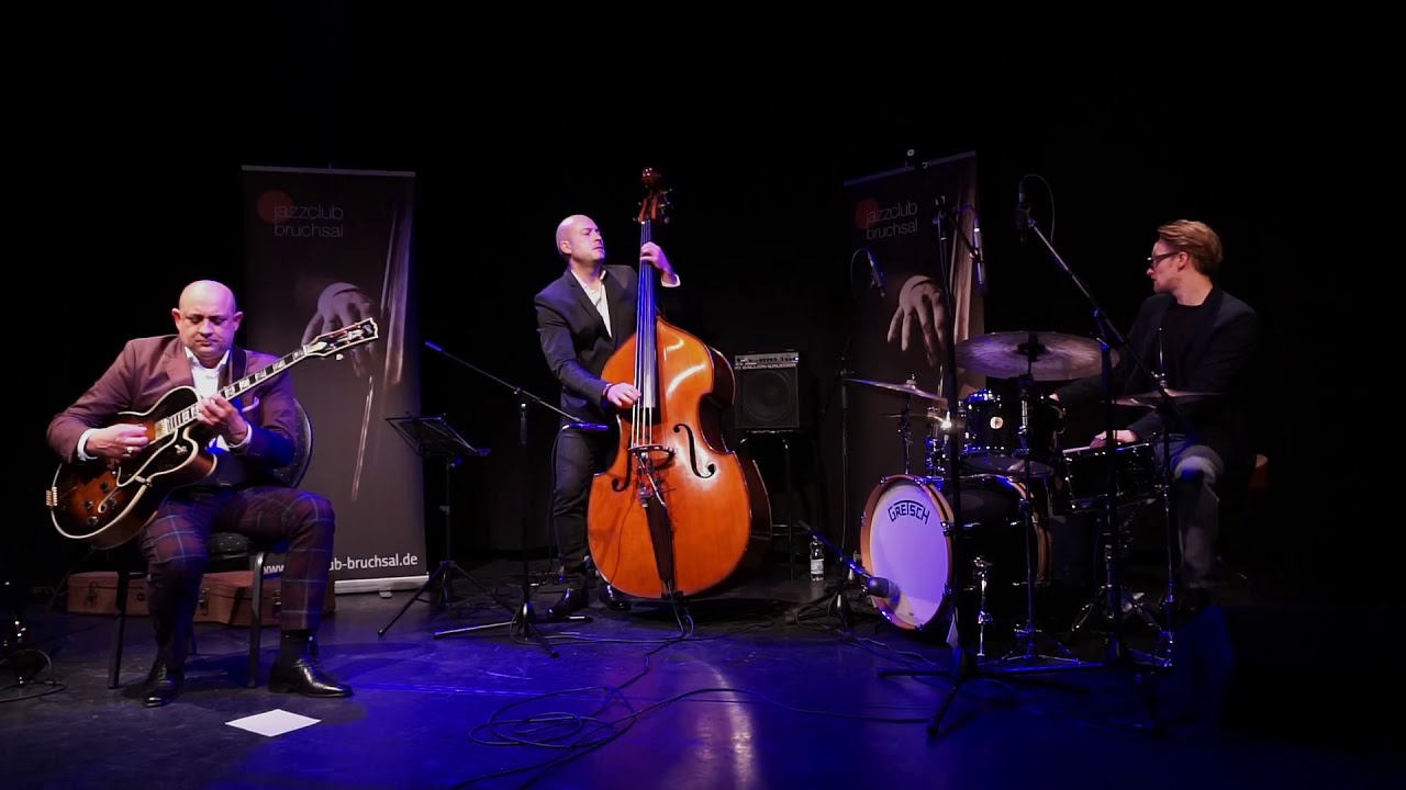 Django Reinhardt - Minor Swing, by Wawau Adler, Joel Locher, Michael Mischl