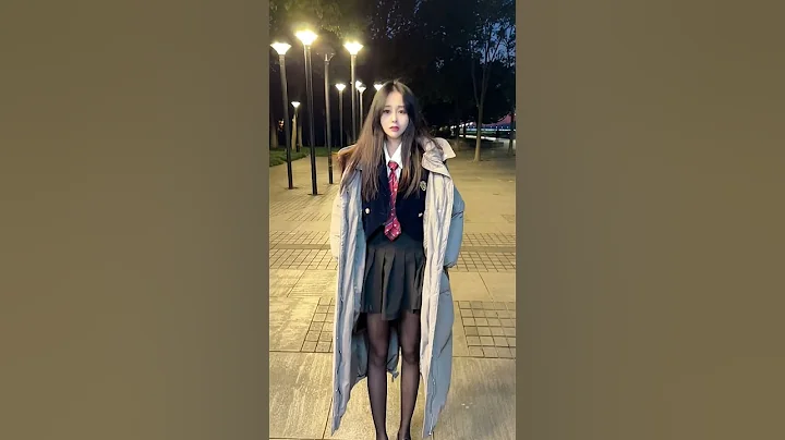 黑丝小姐姐每天上班，竟是为了养软饭男！#shorts#性感美女 - 天天要闻
