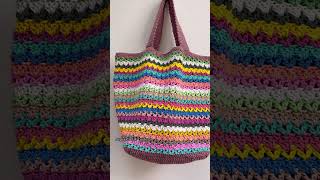Simple crochet shoulder bag. #crochet #crochetbag #diycrochê #easycrochet #howtocrochet #crochettote