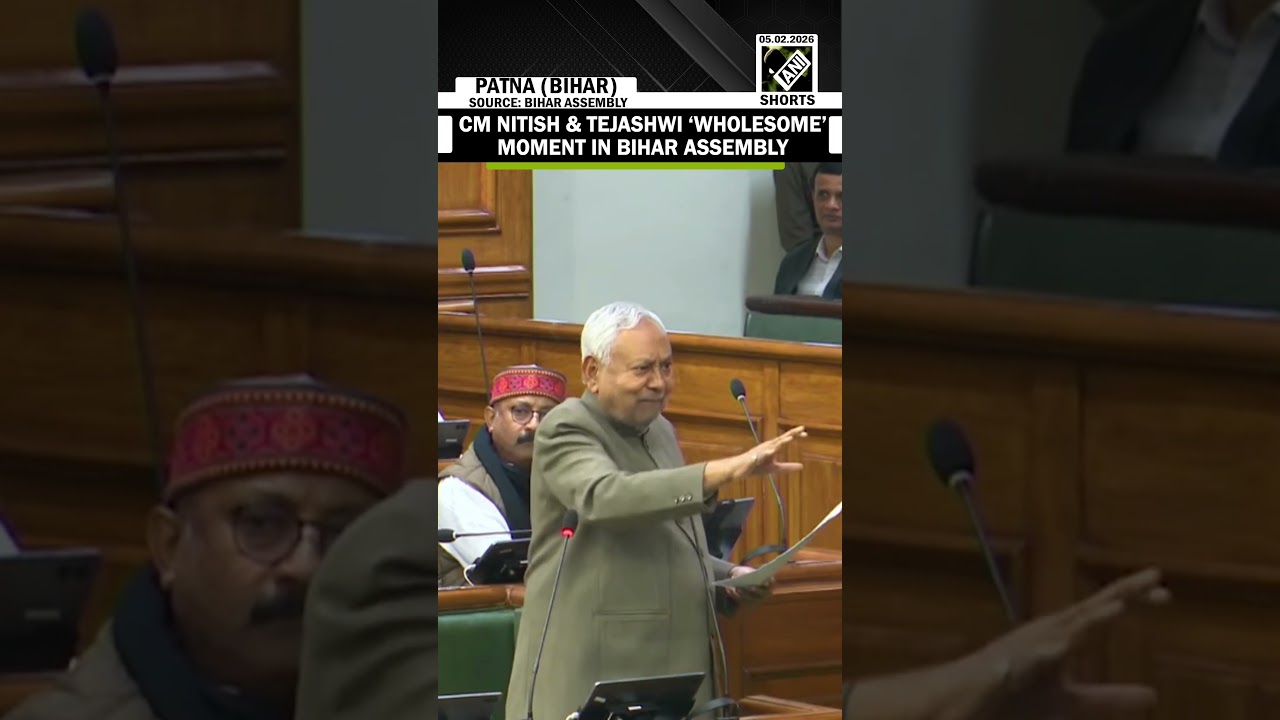 Момент: Главный министр Нитиш и Теджашви Ядав из RJD разделили трогательный момент в Законодатель...