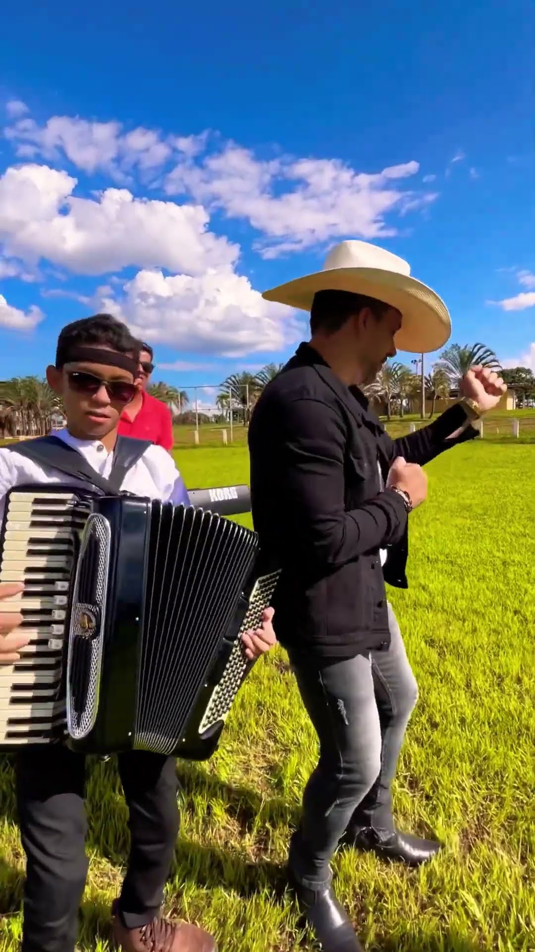 Leãozinho do forró pipocado com a música forró do meu Goiás #boanoiteee  #estourou #comitiva #sanf