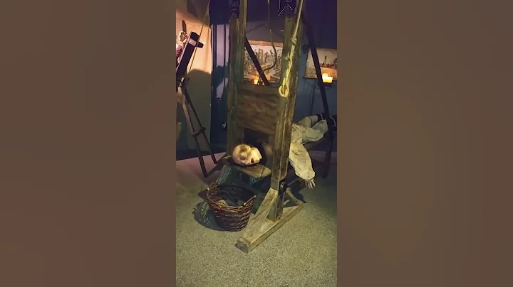 The guillotine at Medieval Torture Museum - DayDayNews