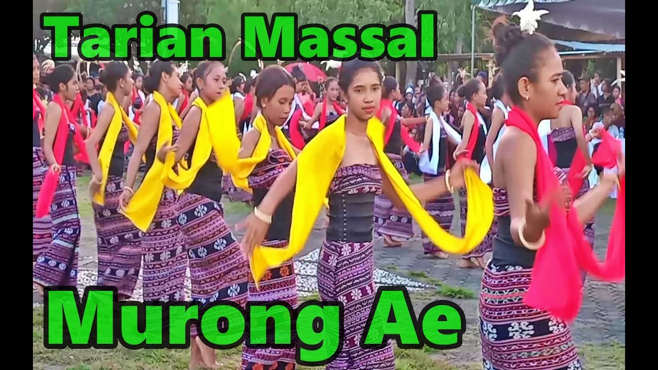 100 Perempuan Menari Murong Ae saat Festifal Bale Nagi di Larantuka,Flores Timur