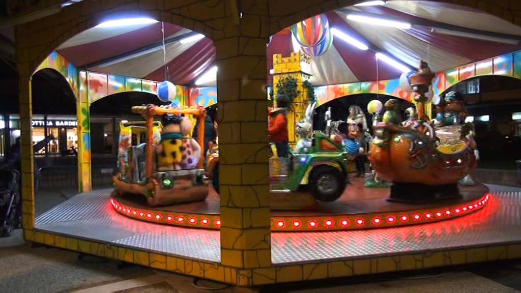 Le giostre rimangono in piazza Giotto