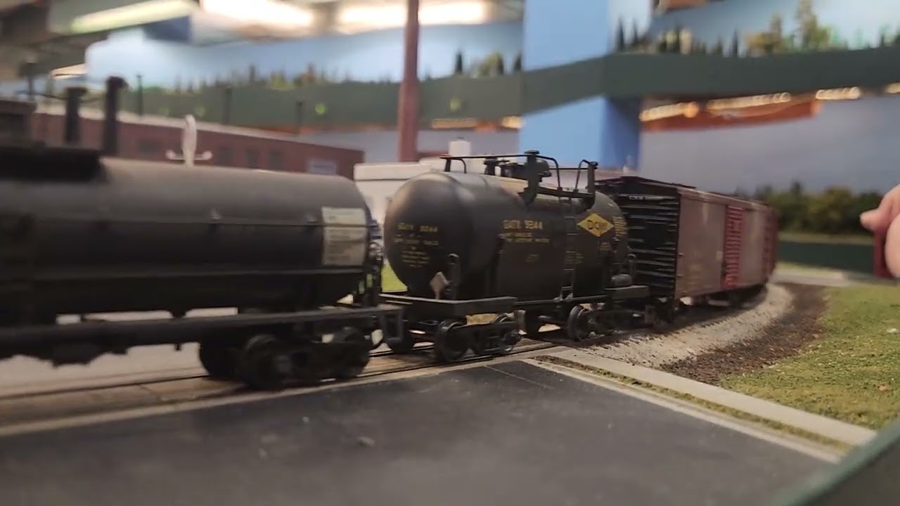 Heading around the Wausau Roundhouse on the Wisconsin Valley Model Railroad Club 