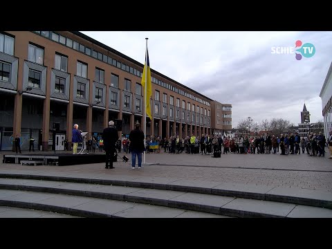 Manifestatie voor Oekraïne in Schiedam:  "Ik heb al twee weken een knoop in m'n maag"