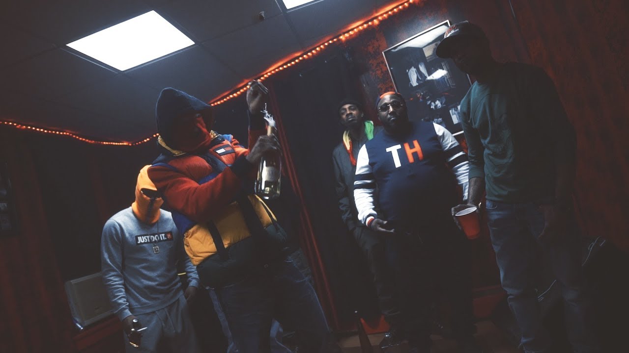 Guarda Cartier Chase,StaRr BucKz ft Slumz and Fuego Base "Free AR-AB Freestyle" Official Visual su YouTube Guarda Cartier Chase,StaRr BucKz ft Slumz and Fuego Base "Free AR-AB Freestyle" Official Visual su YouTube