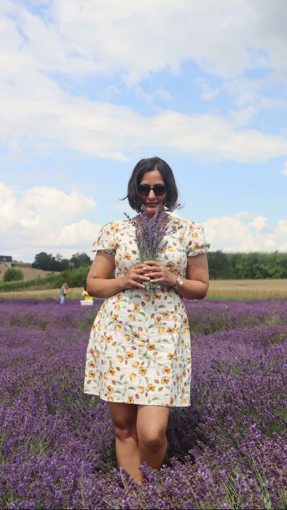 Photoshoot ideas , lavender fields of Poland #pose #model #travelphotography #photography #poseideas