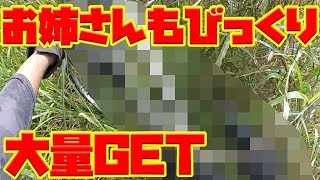 お姉さんもびっくり大量の・・・次の目標は拳銃浅い川で磁石釣り16