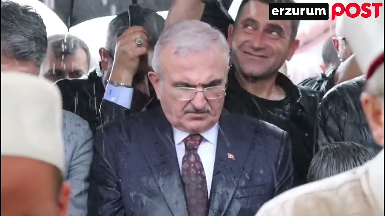 Oltu'da taş ocağındaki göçükte ölen işçiler toprağa verildi