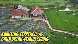 PEMANDANGAN KAMPUNG TERPENCIL DI LERENG GUNUNG
