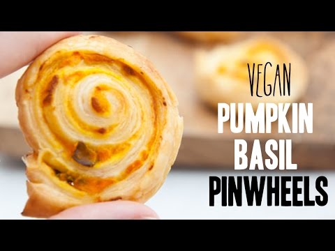 Vegan Pumpkin Basil Pinwheels | Perfect party food!