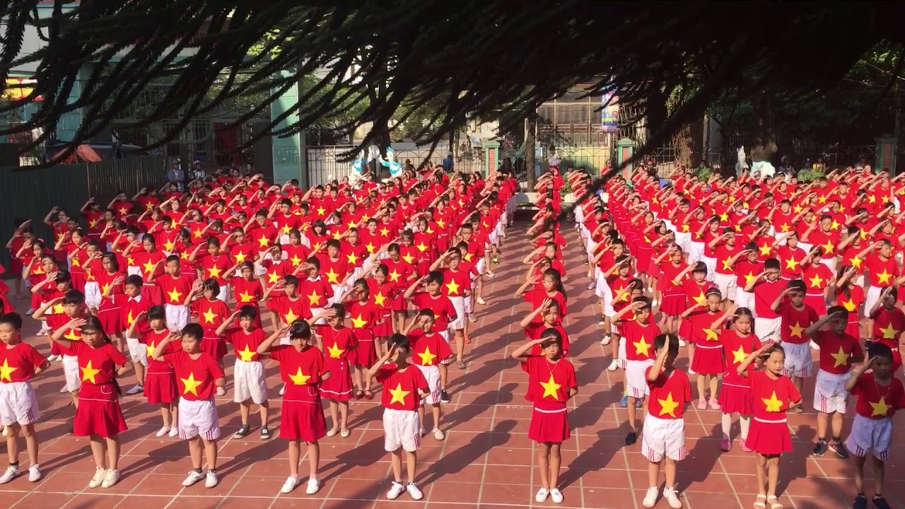 Đồng diễn “Nối vòng tay lớn” TH Bãi Cháy