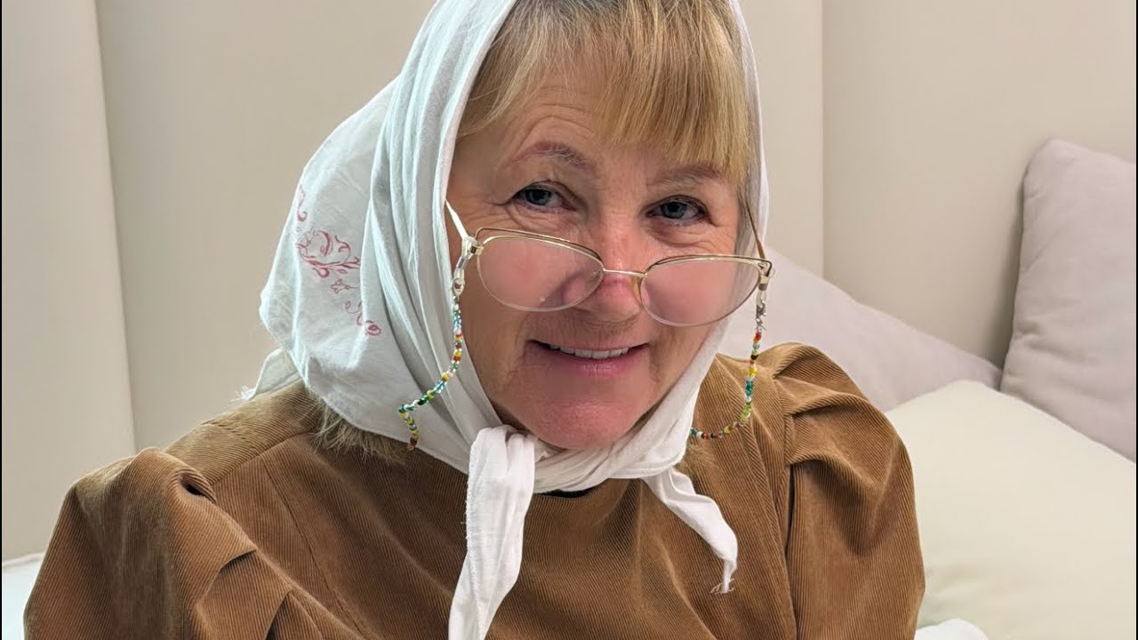 Mama citește rugăciunile noaptea / Emilian Crețu 