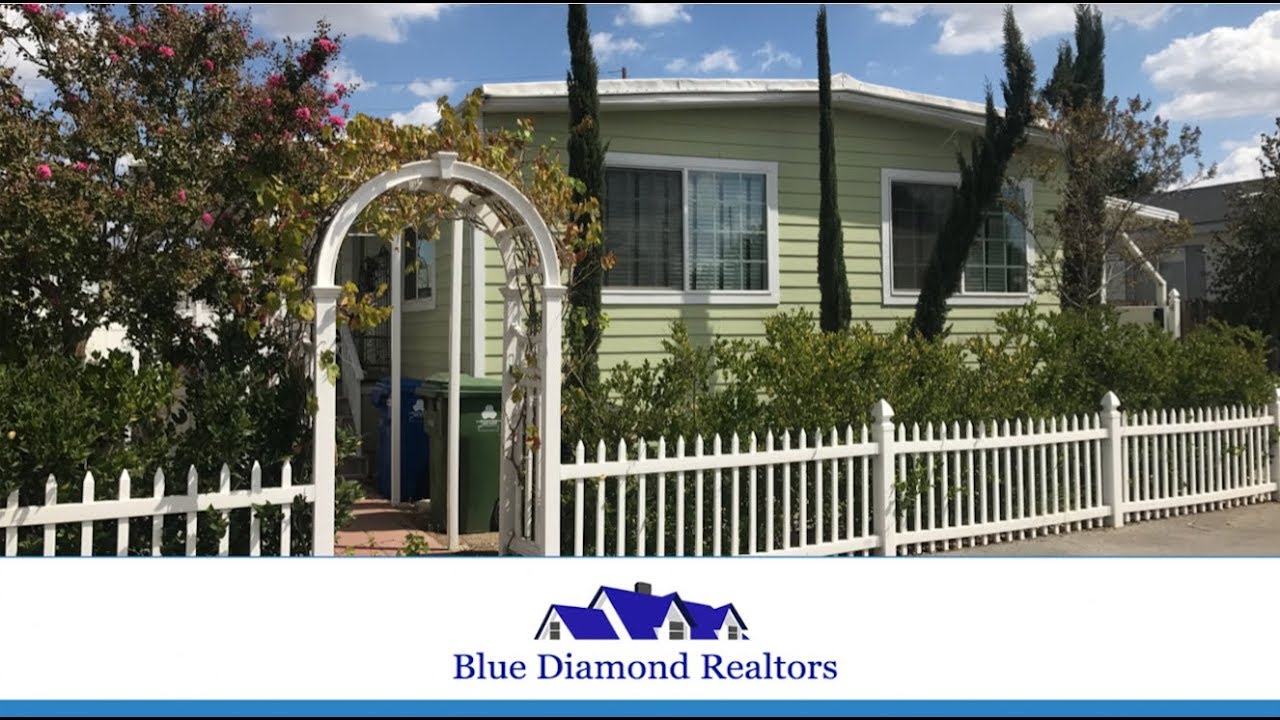New Listing by Blue Diamond Realtors! 2 Bed + 2 Bath Home in Chatsworth