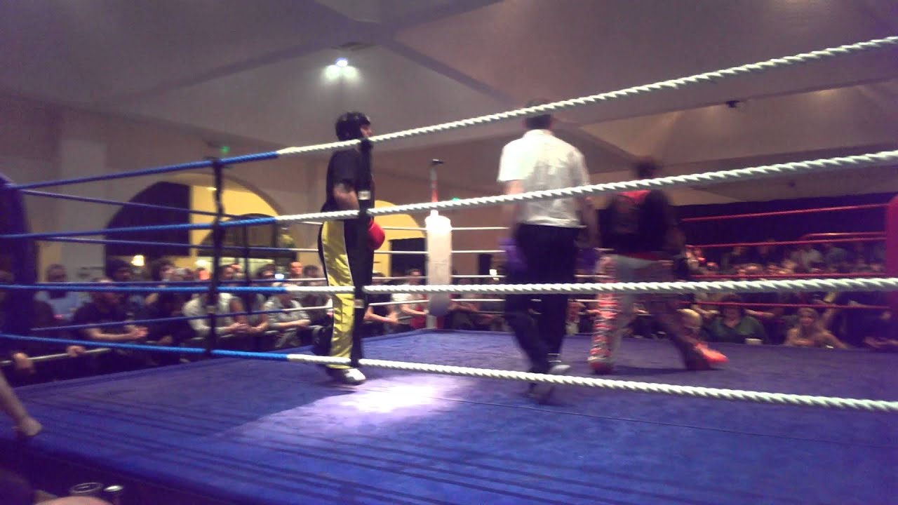 My 1st full contact kickboxing fight round 1 - YouTube