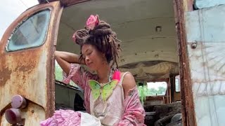 Valerie June - Rollin and Tumblin&#39; (Official Audio)