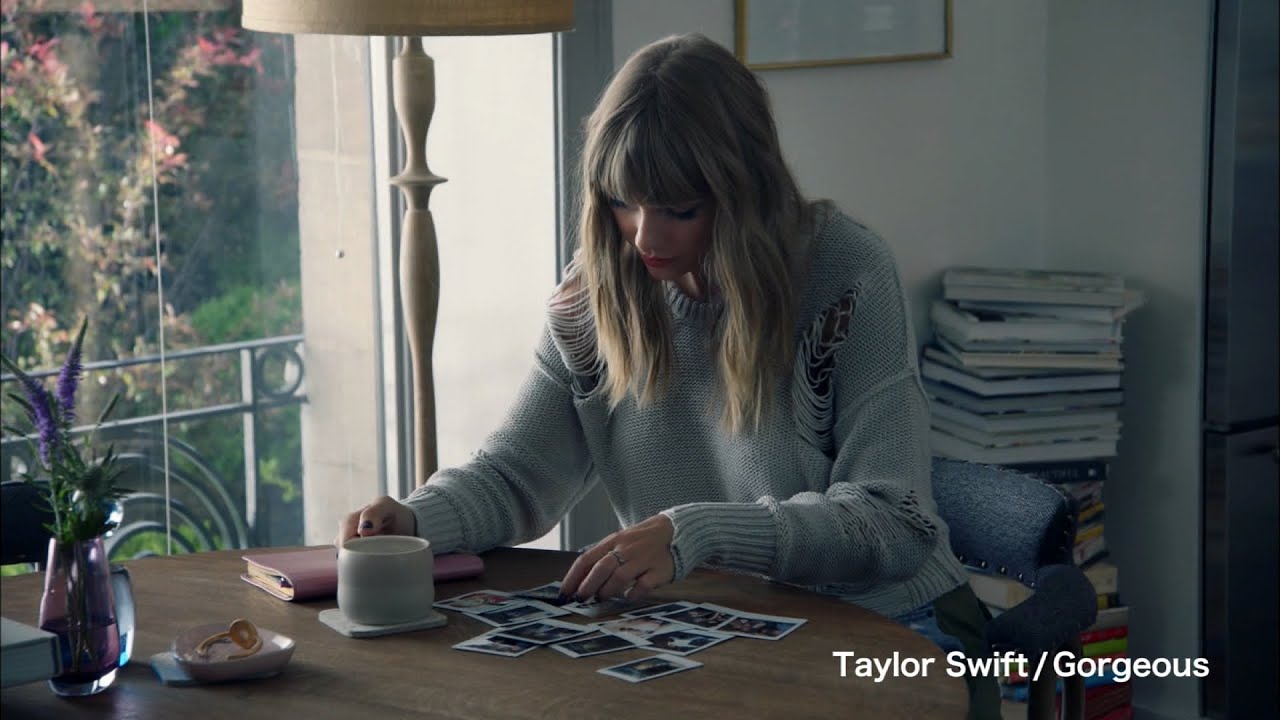 ミュージシャン Fujifilm instax SQUARE SQ6 Taylor Swift 富士フイルム、テイラー・スウィフトがデザインを監修した正方形チェキ