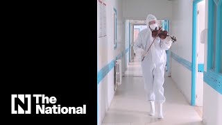 Violin-playing doctor lifts Covid patients' spirits