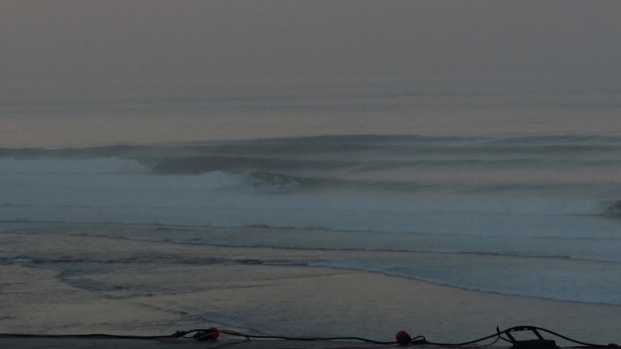 THIS IS BIG WAVE EARLY MORNING, FREE SURF ARE HAPPY SURF HERE ULUWATU BALI