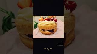 Celebrity A Greatful and Sweet Treatbox 💗 Mini Victoria Sponge & Cupcakes 🧁 Profile