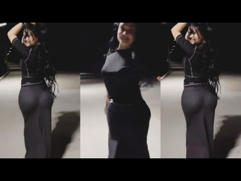 Plyajdagi katta dumbali qizlar fotosurati