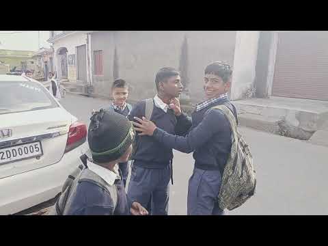 school boy fight in Road 😡