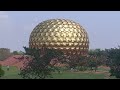 Qu'est-ce qu'Auroville Pondichéry - Salles de méditation à l'intérieur des pétales du Matrimandir Mp3 Song