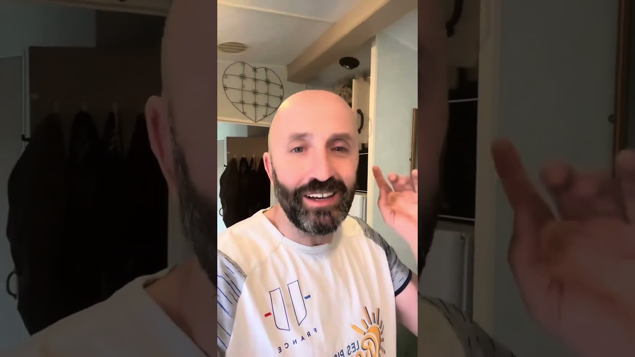 Comment rendre invisible une couverture automatique immergée dans une piscine ?