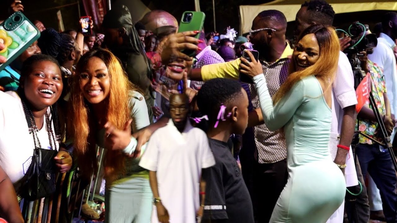 Fun🤩 Watch the Moment Akuapem Poloo twèrked for Akwaboah at Afua ...