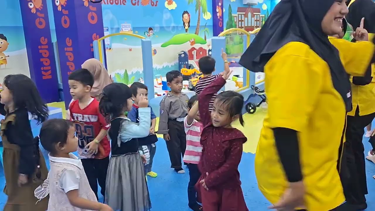 Duo Bocil (Azka & Alin) Belajar Menari.        😀🥰