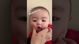 赤ちゃんのほっぺたムニり放題/BABY FACE SQUEEZE #baby #shorts