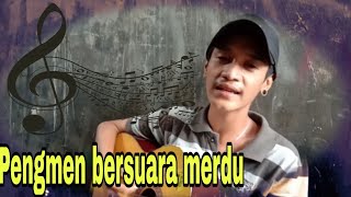 Pengamen yang menyanyikan lagu batak