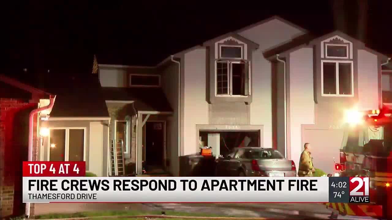 Three escape overnight apartment fire in Northeast Fort Wayne - YouTube